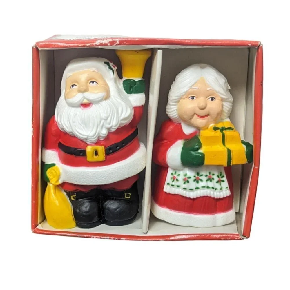 Vintage 1986 McCrory Corp Mr. and Mrs. Claus Salt and Pepper Shakers Hong Kong